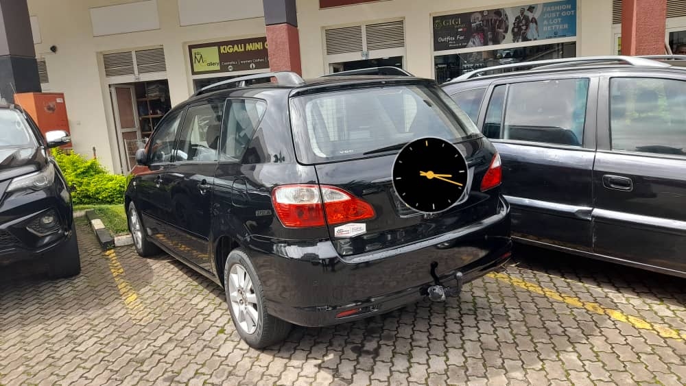 Bere 300 AV11: avensis   is available for sale